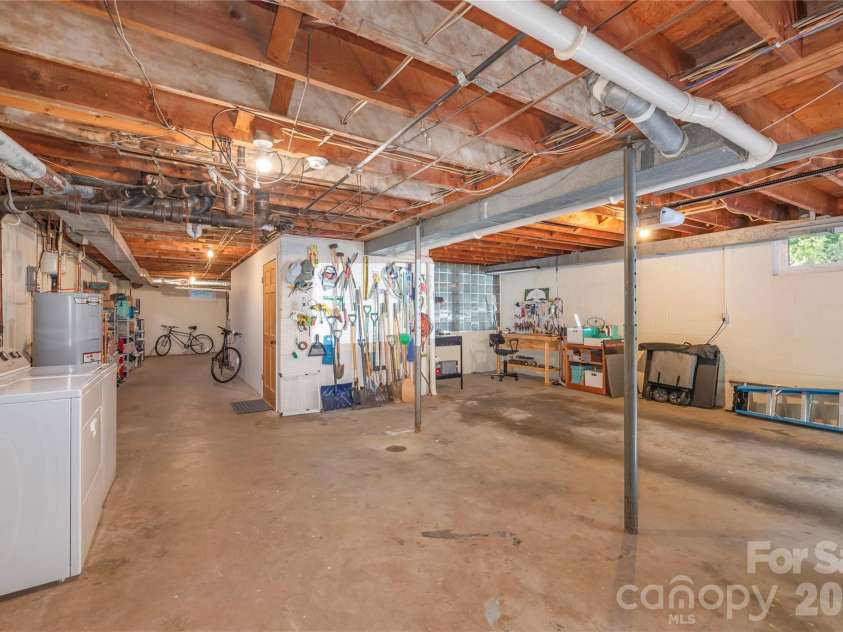 90 Bell Road, Asheville, NC 28805.  MLS# CAR4391079, YatesRealty ID 30128. 