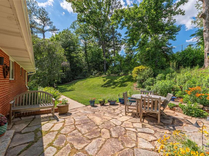 90 Bell Road, Asheville, NC 28805.  MLS# CAR4391079, YatesRealty ID 30128. 