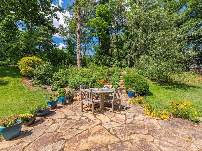 90 Bell Road, Asheville, NC 28805.  MLS# CAR4391079, YatesRealty ID 30128. 