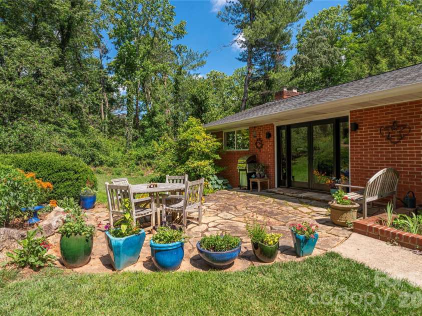 90 Bell Road, Asheville, NC 28805.  MLS# CAR4391079, YatesRealty ID 30128. 