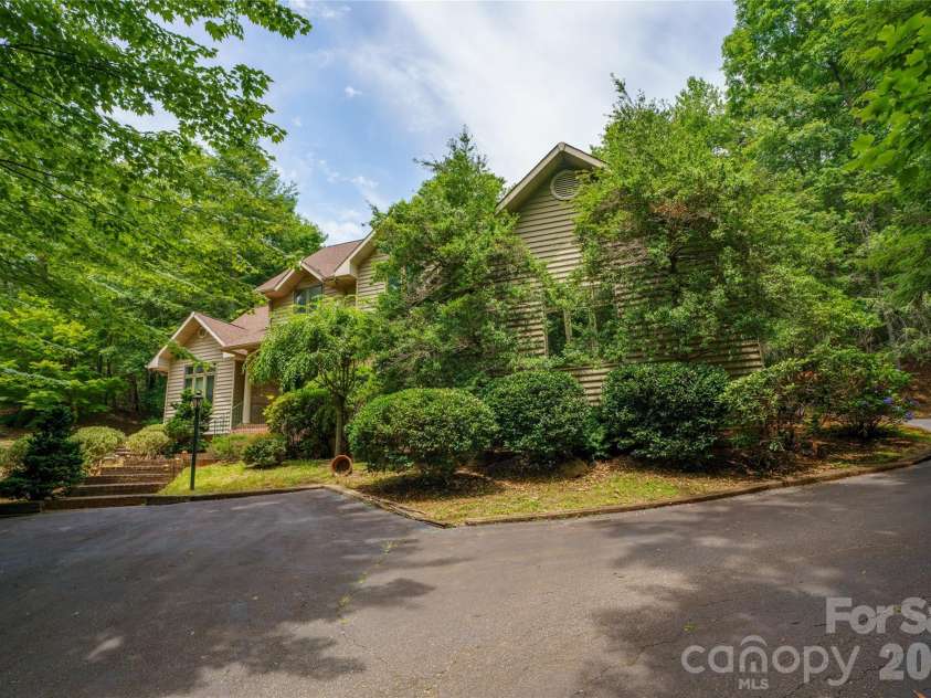 136 Rumbling Bald Road, Lake Lure, NC 28746.  MLS# CAR4393328, YatesRealty ID 30129. Ample and easy parking