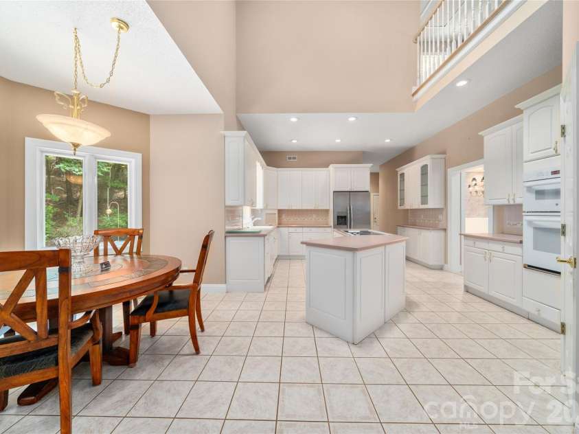 136 Rumbling Bald Road, Lake Lure, NC 28746.  MLS# CAR4393328, YatesRealty ID 30129. Eat in kitchen