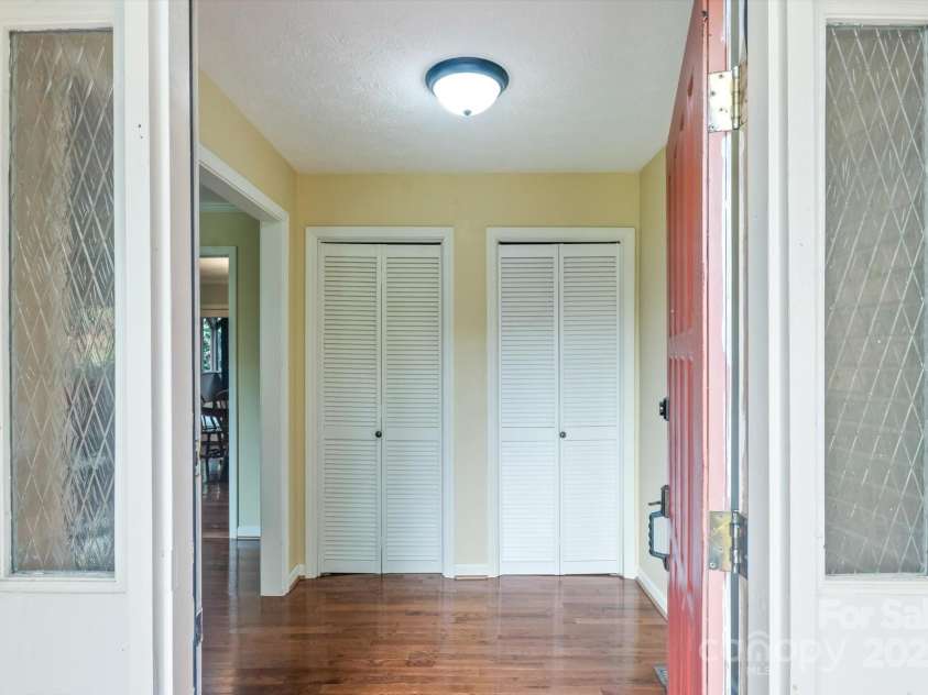 196 Broadview Circle, Brevard, NC 28712.  MLS# CAR4303235, YatesRealty ID 3013. 