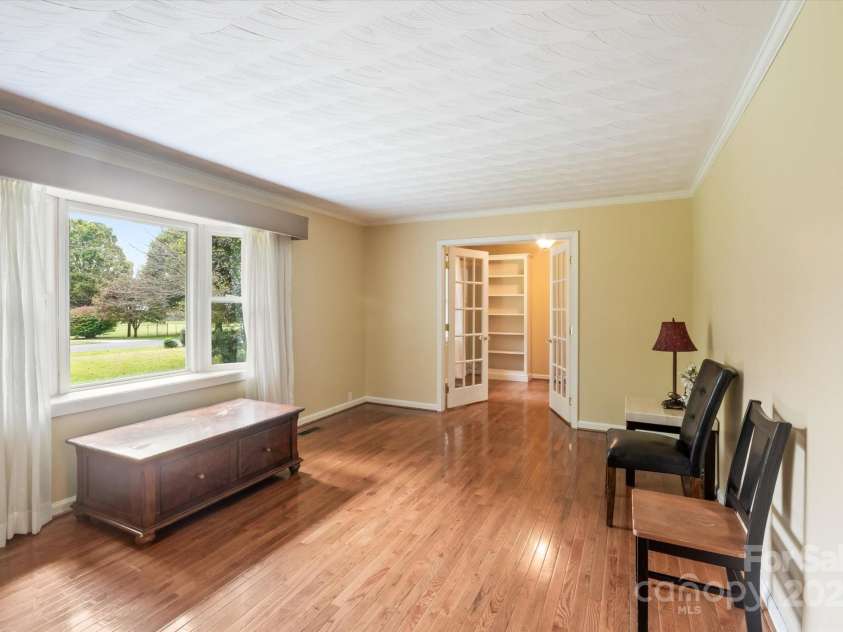 196 Broadview Circle, Brevard, NC 28712.  MLS# CAR4303235, YatesRealty ID 3013. 