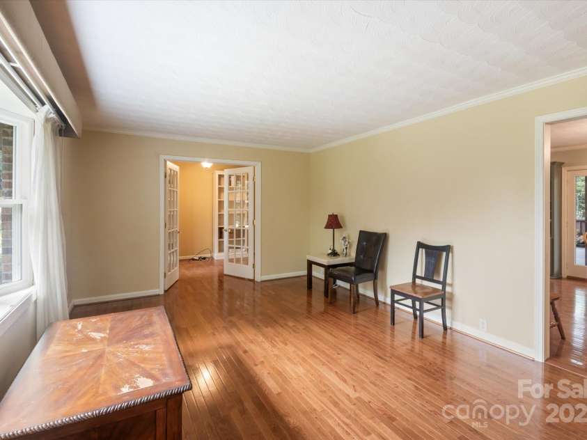 196 Broadview Circle, Brevard, NC 28712.  MLS# CAR4303235, YatesRealty ID 3013. 