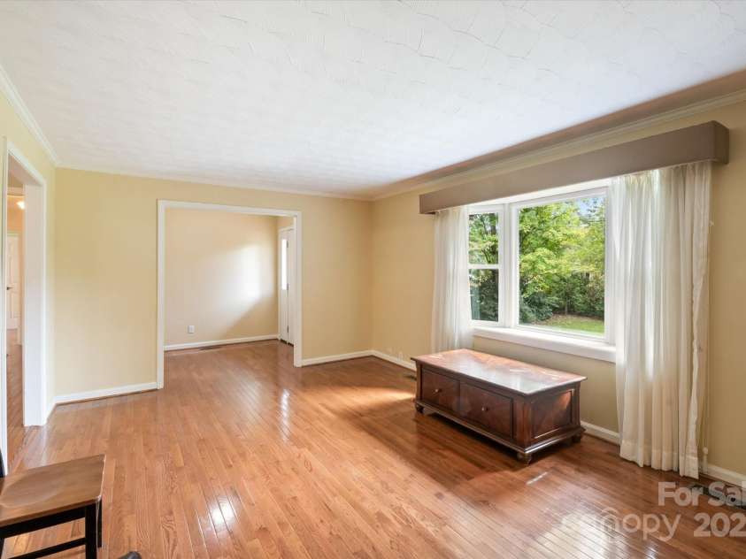 196 Broadview Circle, Brevard, NC 28712.  MLS# CAR4303235, YatesRealty ID 3013. 