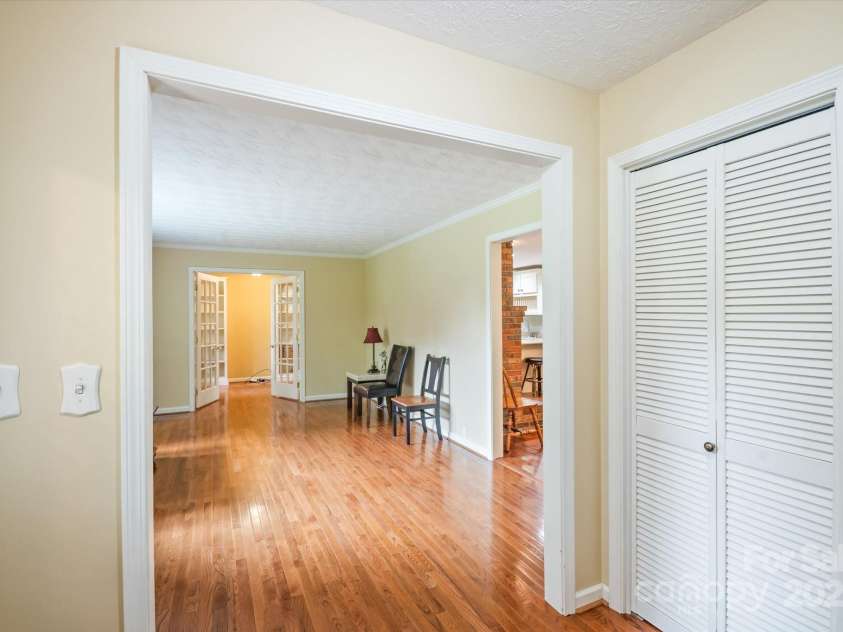 196 Broadview Circle, Brevard, NC 28712.  MLS# CAR4303235, YatesRealty ID 3013. 