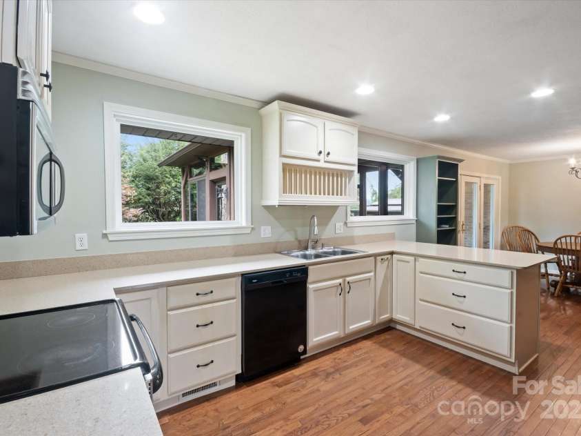 196 Broadview Circle, Brevard, NC 28712.  MLS# CAR4303235, YatesRealty ID 3013. 