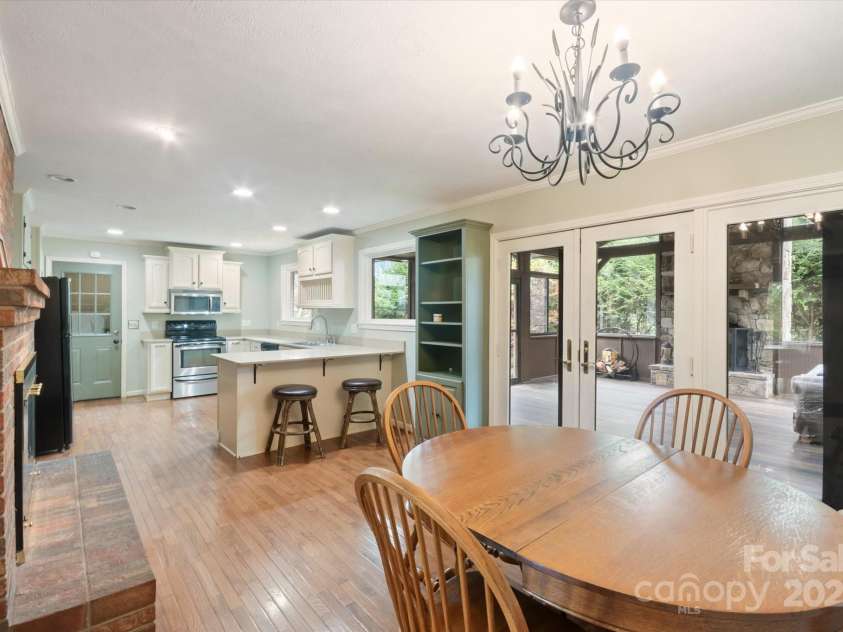 196 Broadview Circle, Brevard, NC 28712.  MLS# CAR4303235, YatesRealty ID 3013. 
