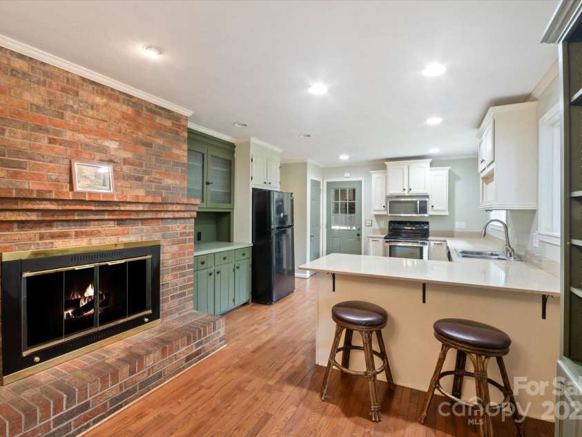 196 Broadview Circle, Brevard, NC 28712.  MLS# CAR4303235, YatesRealty ID 3013. 