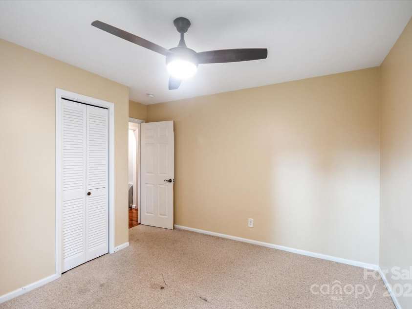 196 Broadview Circle, Brevard, NC 28712.  MLS# CAR4303235, YatesRealty ID 3013. 