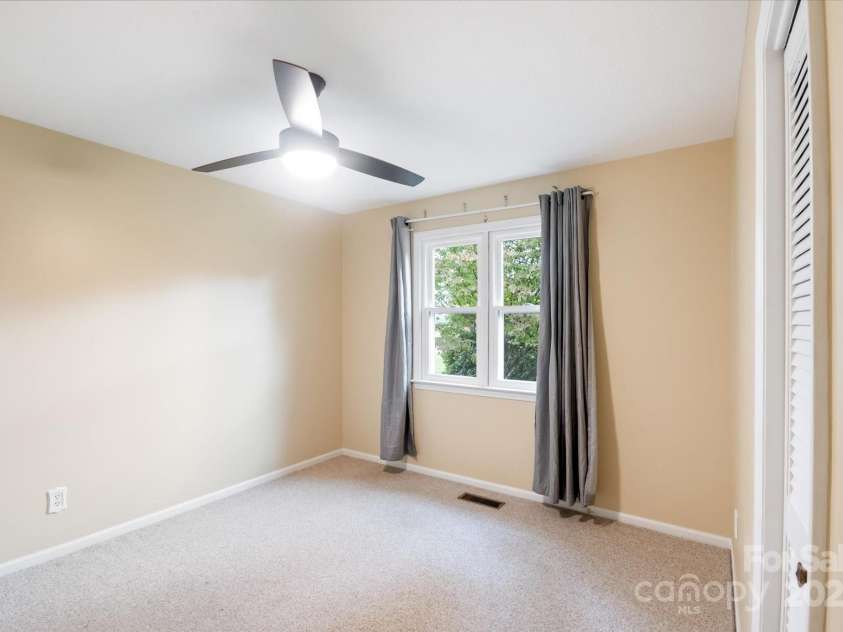 196 Broadview Circle, Brevard, NC 28712.  MLS# CAR4303235, YatesRealty ID 3013. 