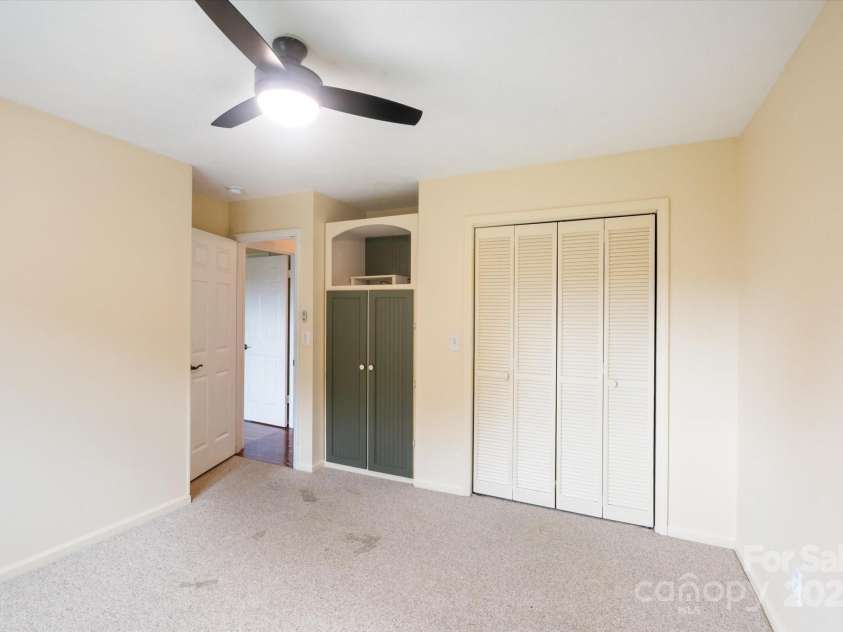 196 Broadview Circle, Brevard, NC 28712.  MLS# CAR4303235, YatesRealty ID 3013. 