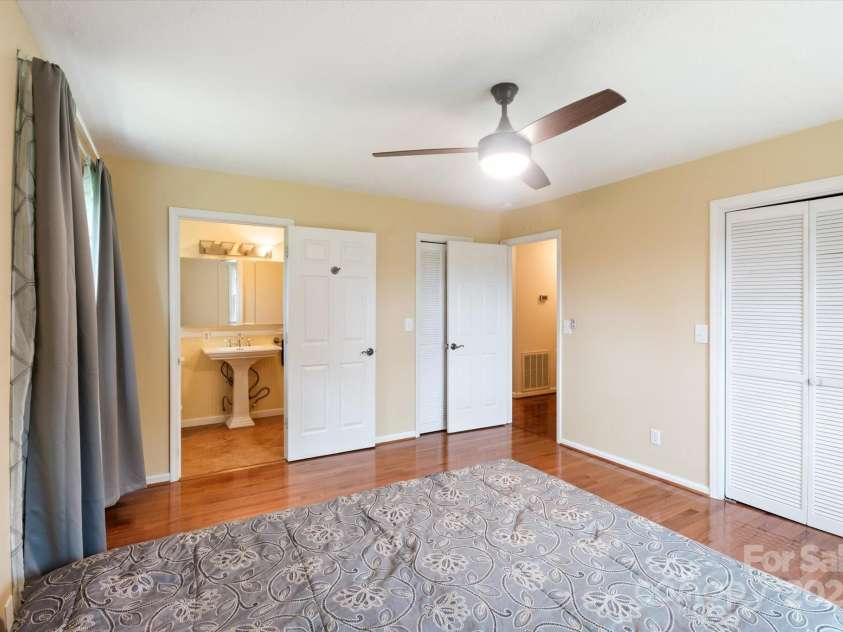 196 Broadview Circle, Brevard, NC 28712.  MLS# CAR4303235, YatesRealty ID 3013. 