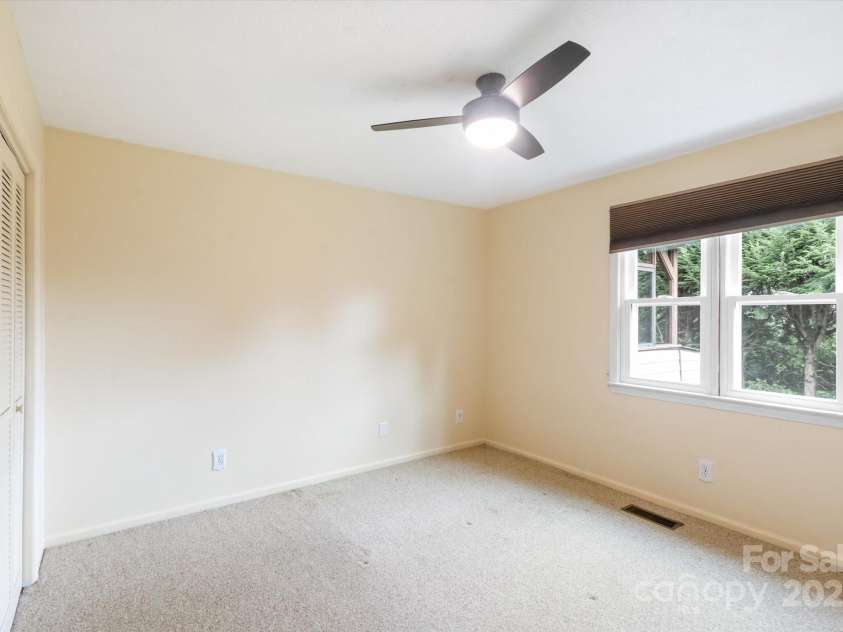 196 Broadview Circle, Brevard, NC 28712.  MLS# CAR4303235, YatesRealty ID 3013. 