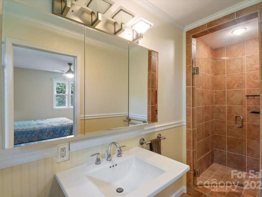 196 Broadview Circle, Brevard, NC 28712.  MLS# CAR4303235, YatesRealty ID 3013. 