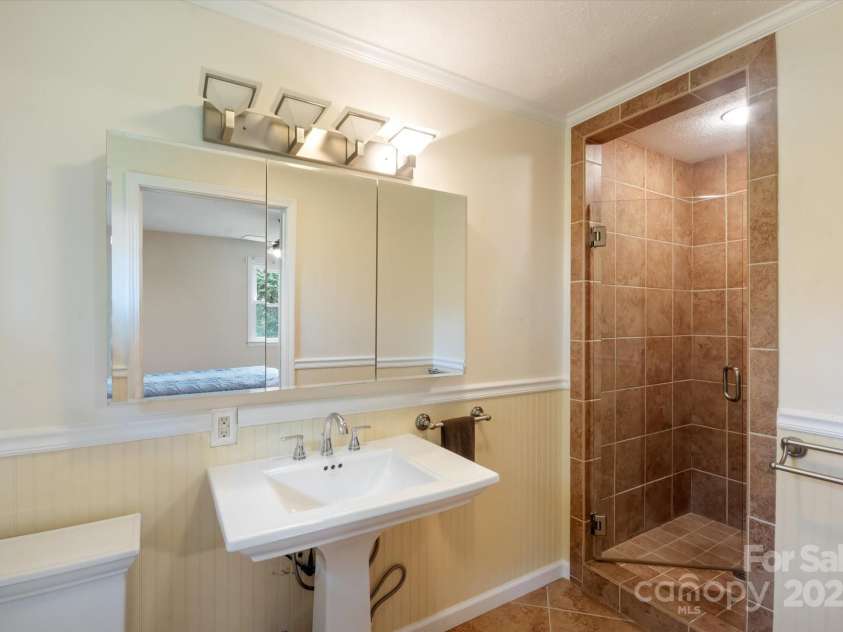 196 Broadview Circle, Brevard, NC 28712.  MLS# CAR4303235, YatesRealty ID 3013. 