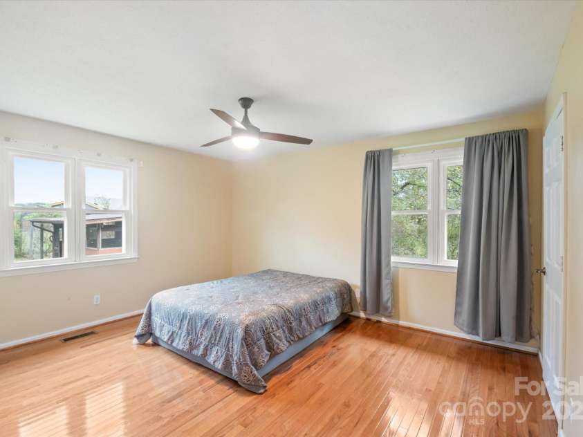 196 Broadview Circle, Brevard, NC 28712.  MLS# CAR4303235, YatesRealty ID 3013. 