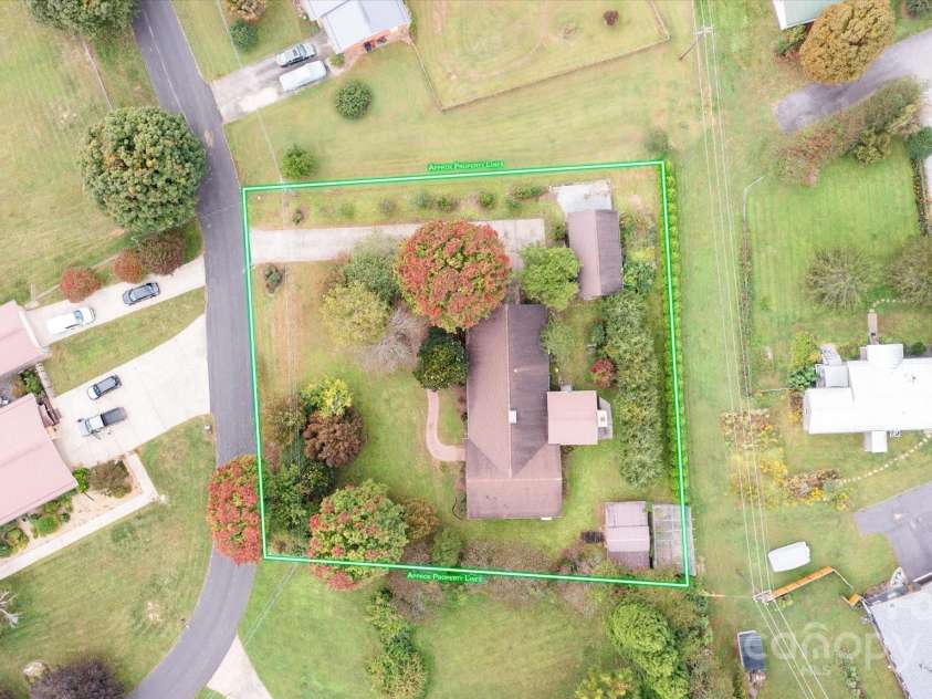 196 Broadview Circle, Brevard, NC 28712.  MLS# CAR4303235, YatesRealty ID 3013. 