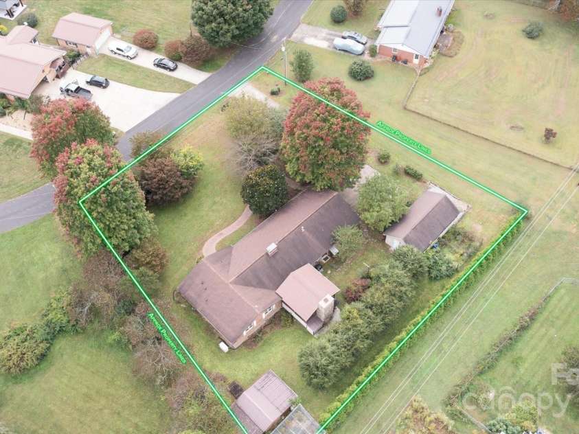 196 Broadview Circle, Brevard, NC 28712.  MLS# CAR4303235, YatesRealty ID 3013. 