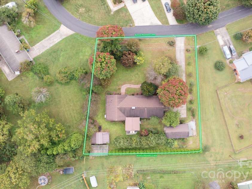 196 Broadview Circle, Brevard, NC 28712.  MLS# CAR4303235, YatesRealty ID 3013. 