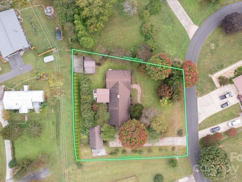 196 Broadview Circle, Brevard, NC 28712.  MLS# CAR4303235, YatesRealty ID 3013. 