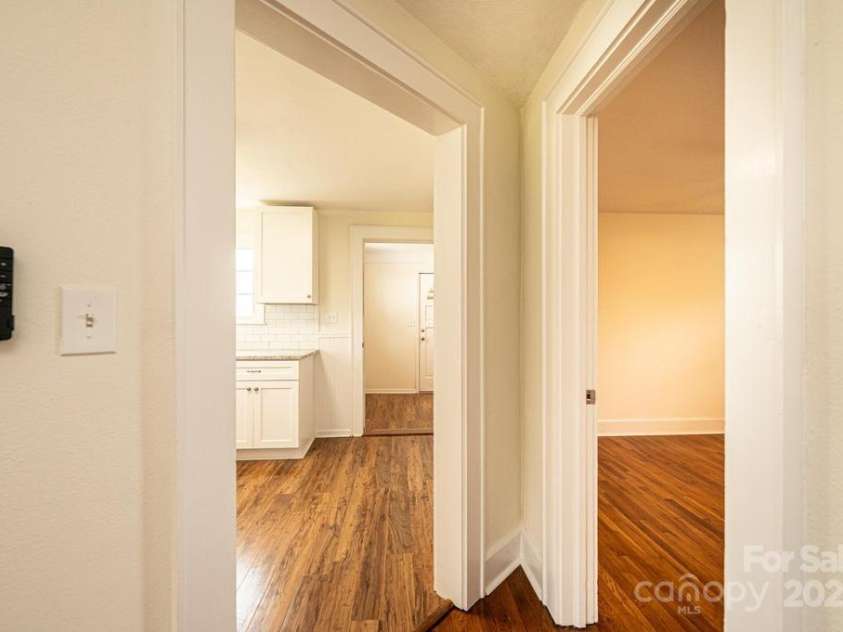 1993 Moss Farm Road, Hickory, NC 28602.  MLS# CAR4235327, YatesRealty ID 3013. 