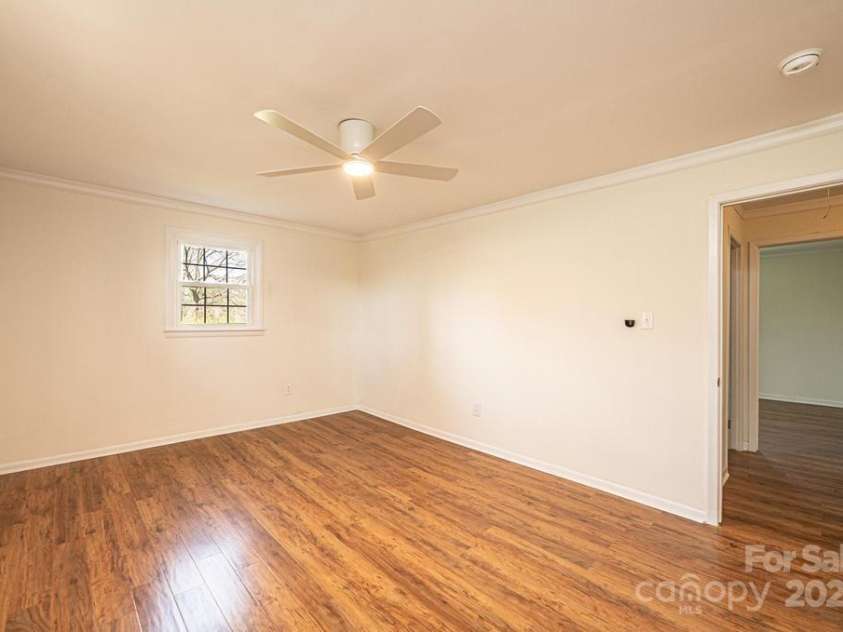 1993 Moss Farm Road, Hickory, NC 28602.  MLS# CAR4235327, YatesRealty ID 3013. 