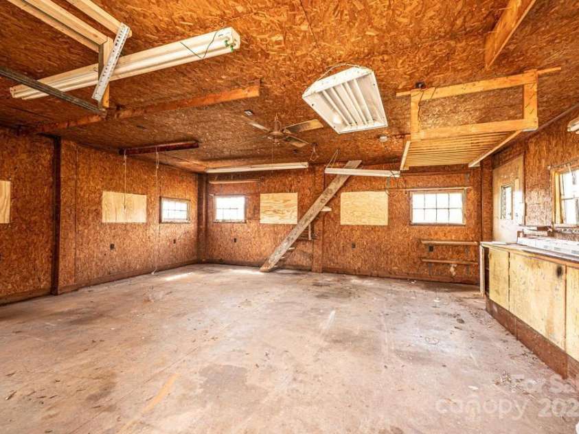 1993 Moss Farm Road, Hickory, NC 28602.  MLS# CAR4332488, YatesRealty ID 3013. 590 square feet detached shop!