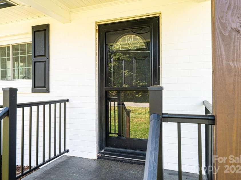 1993 Moss Farm Road, Hickory, NC 28602.  MLS# CAR4332488, YatesRealty ID 3013. 