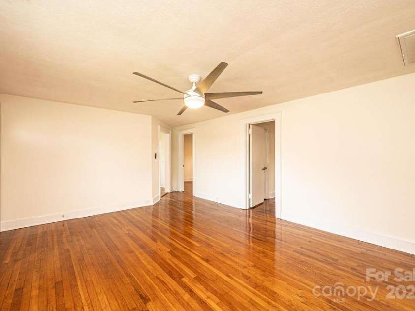 1993 Moss Farm Road, Hickory, NC 28602.  MLS# CAR4332488, YatesRealty ID 3013. 