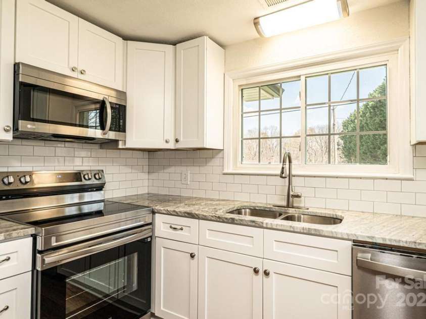 1993 Moss Farm Road, Hickory, NC 28602.  MLS# CAR4332488, YatesRealty ID 3013. 