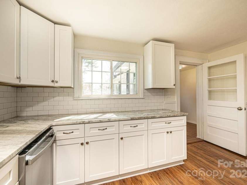 1993 Moss Farm Road, Hickory, NC 28602.  MLS# CAR4332488, YatesRealty ID 3013. 