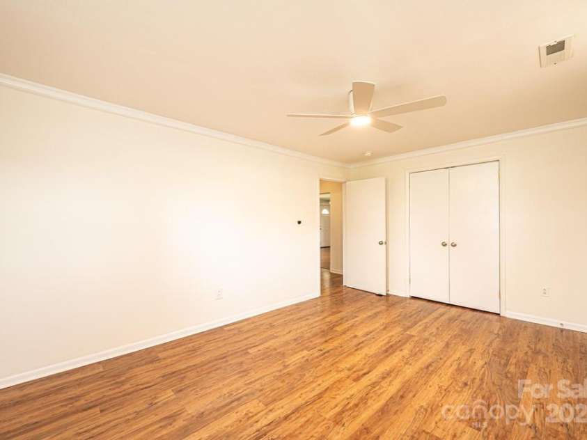 1993 Moss Farm Road, Hickory, NC 28602.  MLS# CAR4332488, YatesRealty ID 3013. 