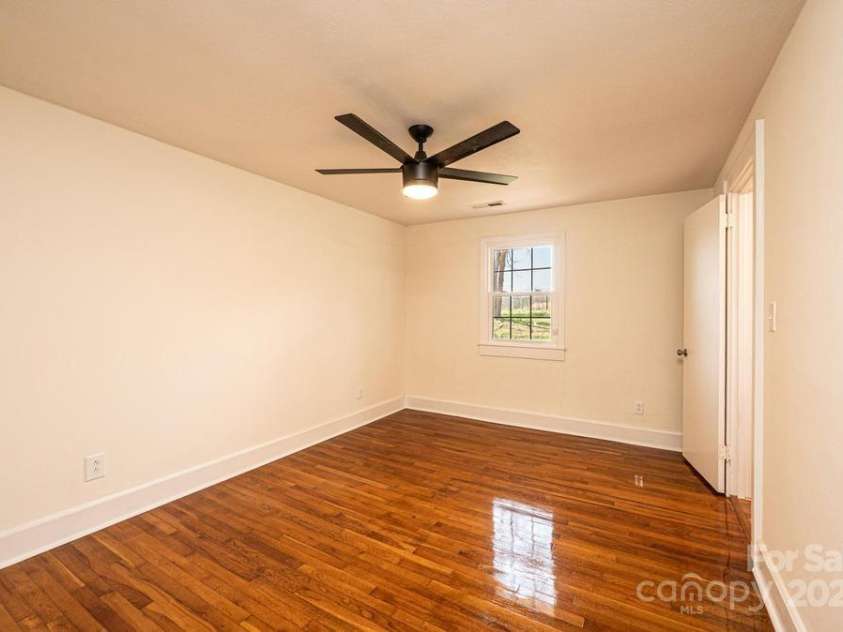 1993 Moss Farm Road, Hickory, NC 28602.  MLS# CAR4332488, YatesRealty ID 3013. 