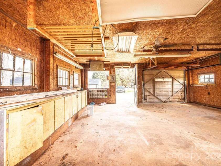 1993 Moss Farm Road, Hickory, NC 28602.  MLS# CAR4332488, YatesRealty ID 3013. 