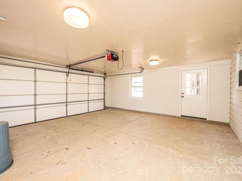 1993 Moss Farm Road, Hickory, NC 28602.  MLS# CAR4332488, YatesRealty ID 3013. Detached garage