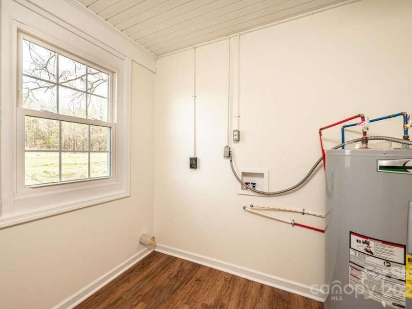 1993 Moss Farm Road, Hickory, NC 28602.  MLS# CAR4332488, YatesRealty ID 3013. Laundry Room 