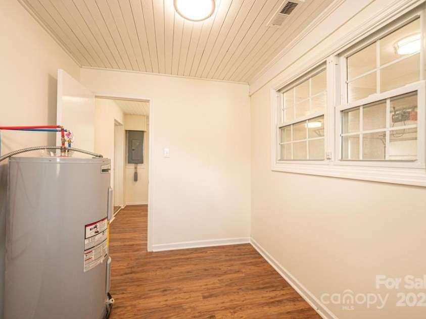 1993 Moss Farm Road, Hickory, NC 28602.  MLS# CAR4332488, YatesRealty ID 3013. Laundry Room