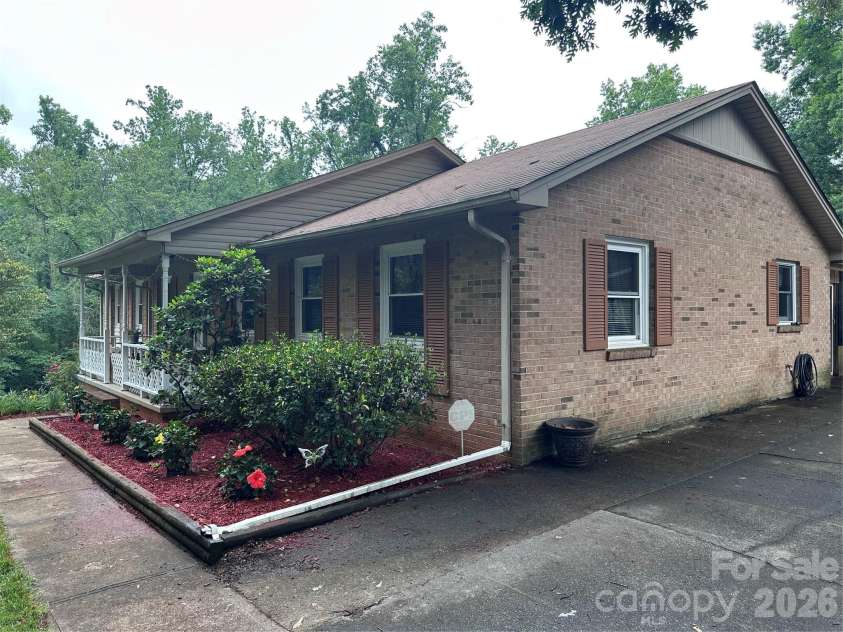523 Boxwood Street, Hudson, NC 38638.  MLS# CAR4387820, YatesRealty ID 30130. 