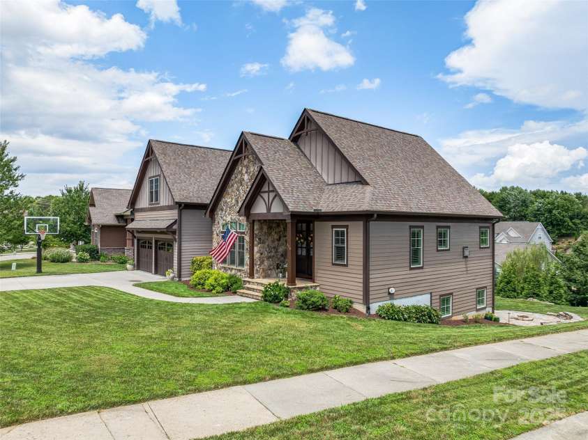 119 Birchbark Drive, Mills River, NC 28759.  MLS# CAR4279524, YatesRealty ID 30132. 