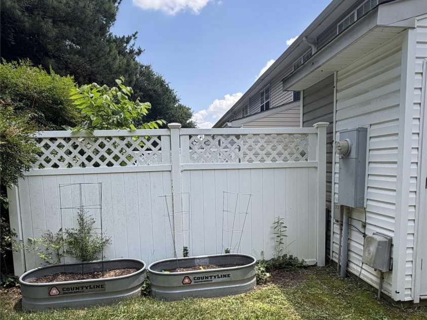 2850 Mayer House Court, Charlotte, NC 28214.  MLS# CAR4392929, YatesRealty ID 30132. 