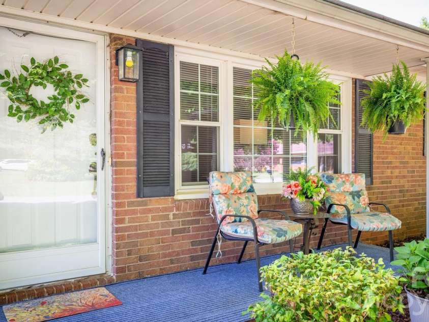 112 Persimmon Circle, Statesville, NC 28625.  MLS# CAR4381018, YatesRealty ID 30133. 