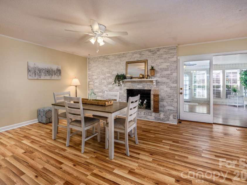 112 Persimmon Circle, Statesville, NC 28625.  MLS# CAR4381018, YatesRealty ID 30133. 