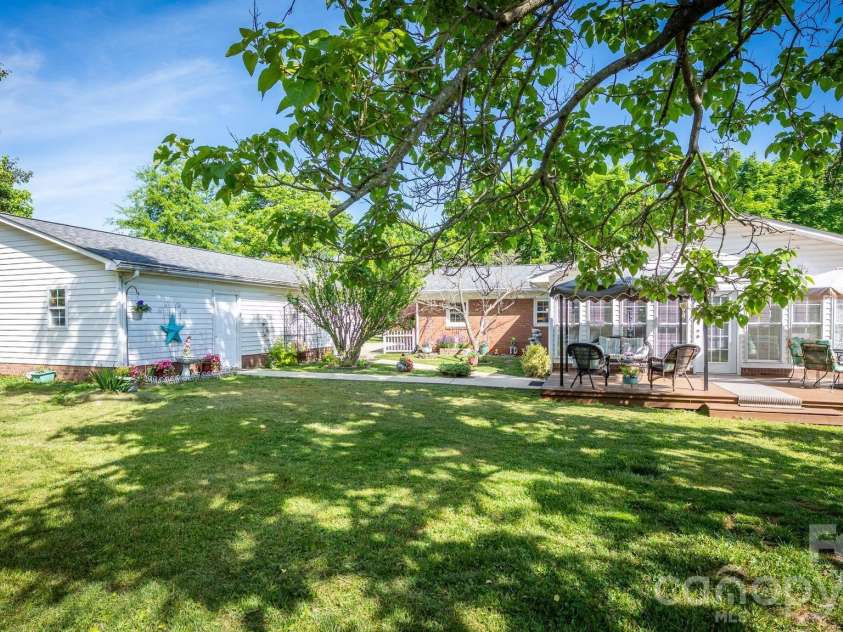 112 Persimmon Circle, Statesville, NC 28625.  MLS# CAR4381018, YatesRealty ID 30133. Beautiful outdoor space