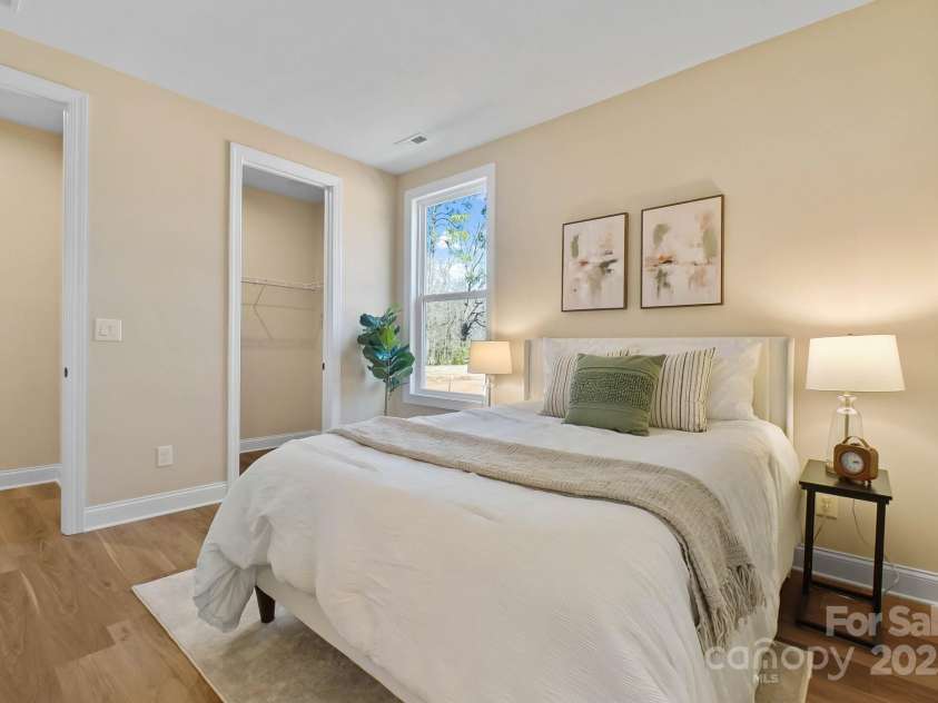 13101 Cozy Court, Charlotte, NC 28215.  MLS# CAR4232874, YatesRealty ID 30134. En-suite Bedroom on Main Level