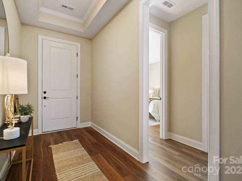 13101 Cozy Court, Charlotte, NC 28215.  MLS# CAR4232874, YatesRealty ID 30134. Front Entry Way