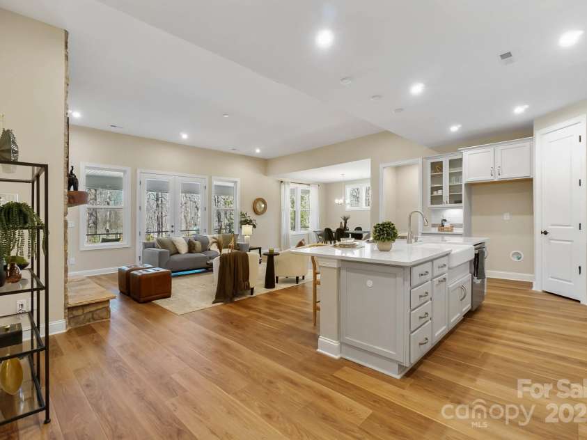 13101 Cozy Court, Charlotte, NC 28215.  MLS# CAR4232874, YatesRealty ID 30134. Gourmet Kitchen opens up to Living/Family Room