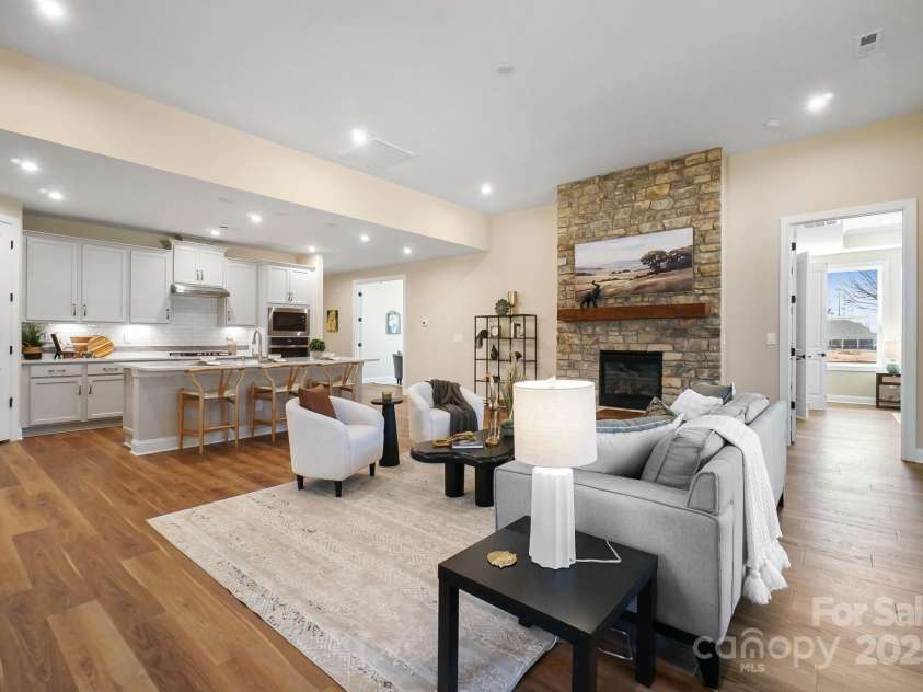13101 Cozy Court, Charlotte, NC 28215.  MLS# CAR4232874, YatesRealty ID 30134. Living Room