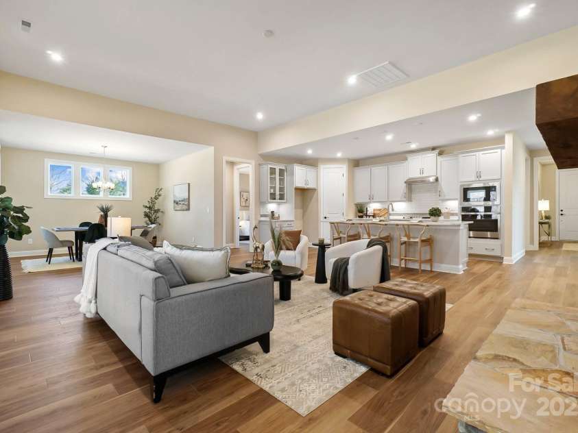 13101 Cozy Court, Charlotte, NC 28215.  MLS# CAR4232874, YatesRealty ID 30134. Living Room